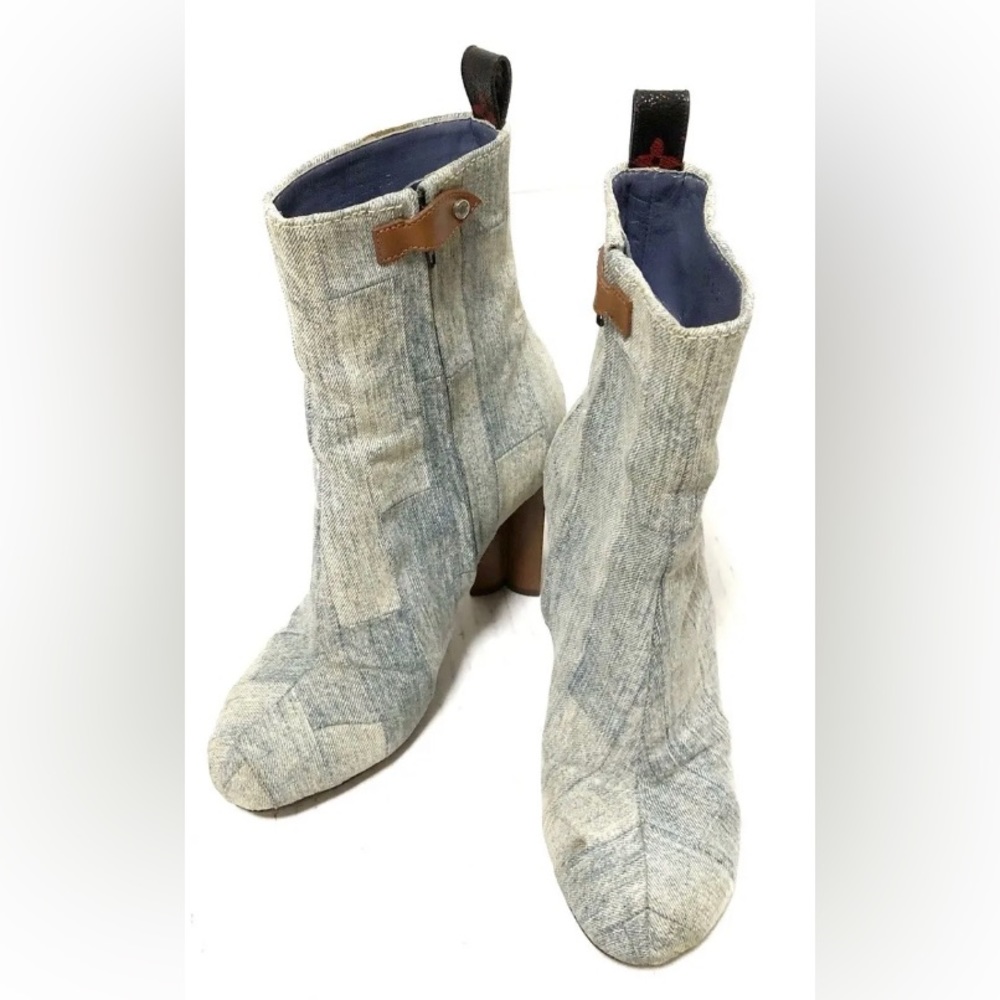SOLD❤️ LOUIS VUITTON - Light Blue Boots Denim